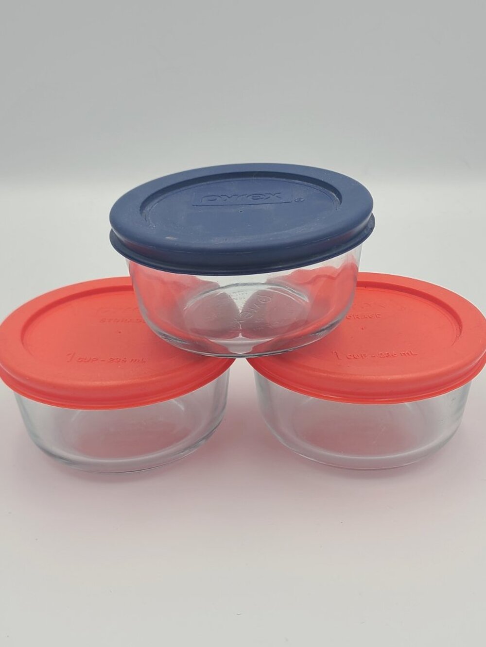 Pyrex Simply Store 1-Cup Glass Bowls Set of 3 Red Blue Lids 7202 Round Good Cond